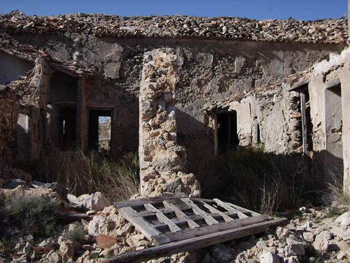 Detalle actual del abandono - Pueblos Fantasma o Abandonados