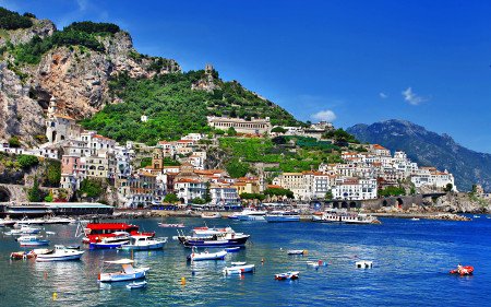 Puerto de Amalfi, Salerno, Italia 🗺️ Foro Europa 1