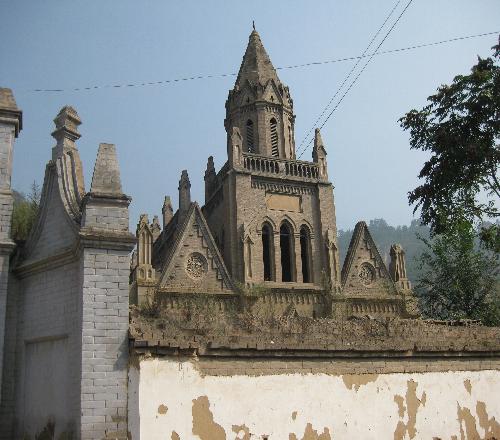 Iglesia de la Virgen de Aranzazu en Ganguy, Shaanxi, China 0