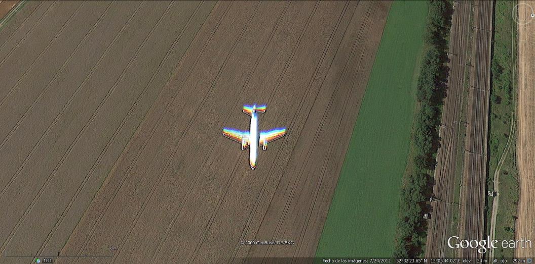 Avion volando en cercanías de Aeropuerto  Tegel Alemania 1