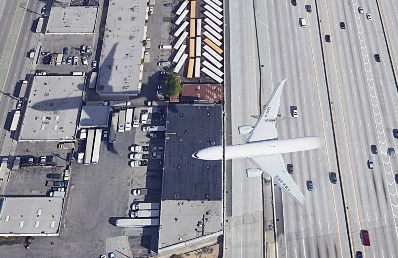 Avión aterrizando sin cola - Los Ángeles, USA 1 - Avion Submarino - Dublin 🗺️ Foro General de Google Earth