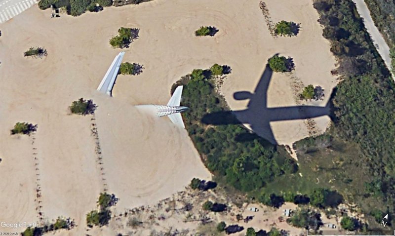 Avion fantasma aterrizando en Barcelona 0 - Avión con una sola ala en Malaga 🗺️ Foro General de Google Earth