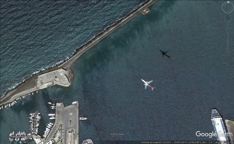 Avion volando sobre el puerto de Heraclion 1 - Avion Arcoiris aproximandose a Montreal, Canada 🗺️ Foro General de Google Earth