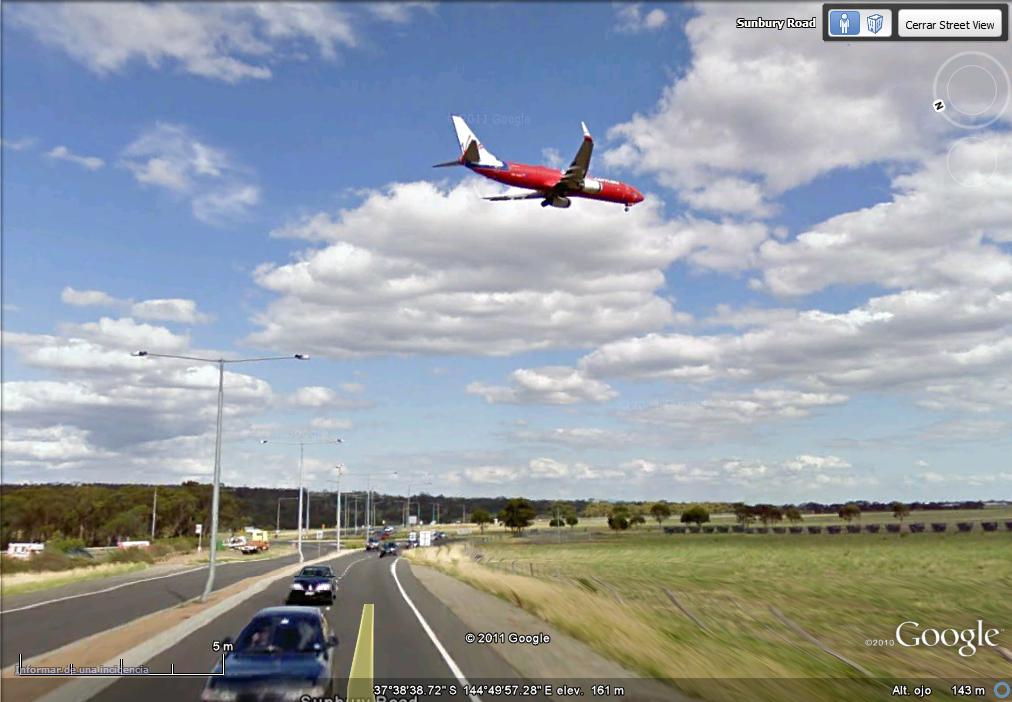 Avion Virgin Blue aterrizando en Melbourne 1 - Curiosidades de Google Earth (En modo Street View )