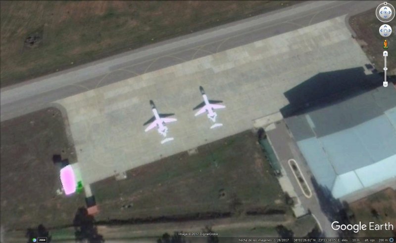 Aviones rosas en la base aerea de Elefsis, Grecia 1