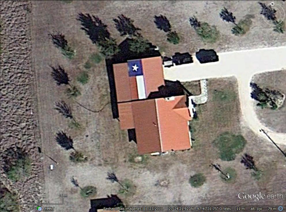 Bandera de Texas sobre un tejado de Texas 1 - Mbatamila - Pueblo del norte de Mozambique 🗺️ Foro General de Google Earth