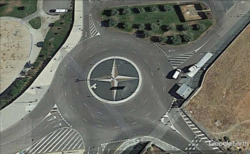 Rosa en Base de Sevilla (fabrica de Airbus) 1 - Rosa de los vientos submarina - Malta 🗺️ Foro General de Google Earth