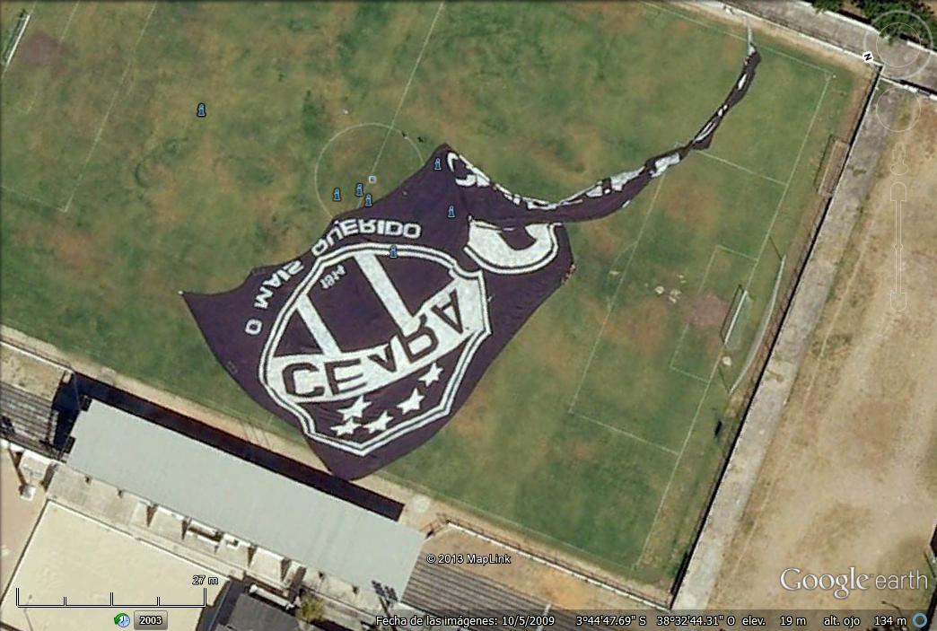 Cartel del reves en el estadio de futbol del Ceará 0 - Mensajes al Espacio