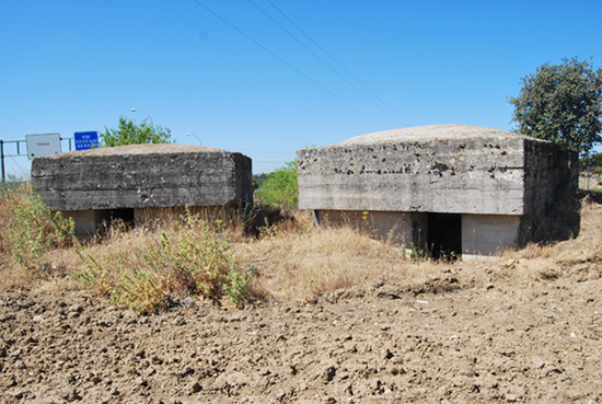 Fortines del Cerro de los Gamos, en Pozuelo, vista delantera - Defensas de Madrid en la Guerra Civil