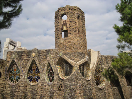 Cripta de Gaudi, Barcelona, Catalunya 1