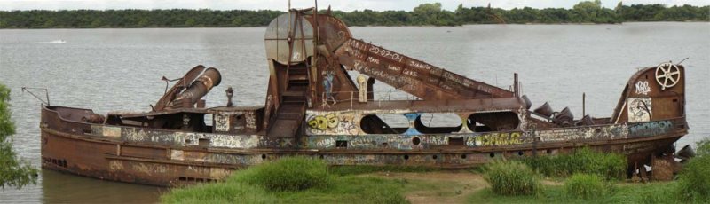 Draga y chata arenera - Colon, Entre Ríos, Argentina 1