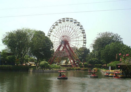 Dunia Fantasi, Jakarta, Indonesia 0 - Parque termal Aqualuna 🗺️ Foro General de Google Earth