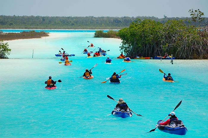 La laguna de Bacalar o de los Siete Colores - La cuenca hidrológica de la Bahía de Chetumal - México