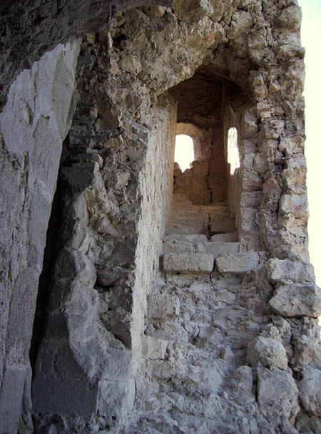 Escalera del castillo - Pueblos Fantasma o Abandonados