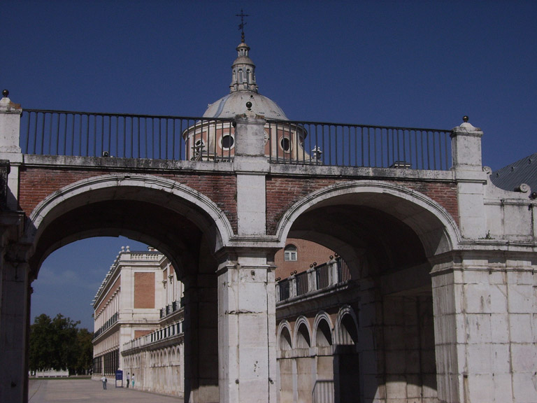 otra vista del palacio - Fuentes de Aranjuez