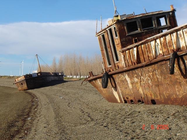 Lanchas de desembarco en Puerto Santa Cruz, Argentina 1