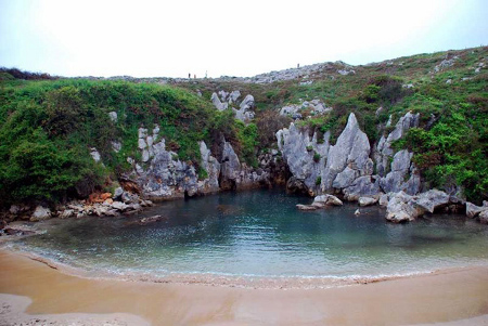 playa Gulpiyuri, Llanes, Asturias 0