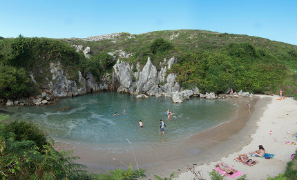 playa Gulpiyuri, Llanes, Asturias 1