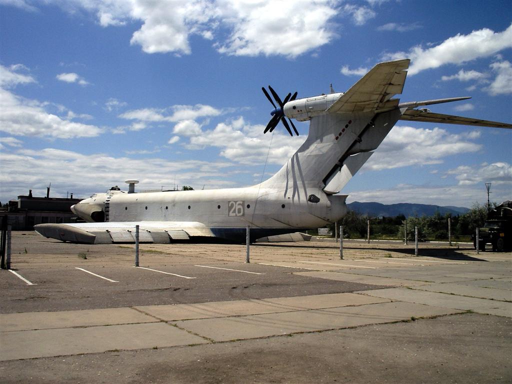 Hovercraft Zubr desplegados en su base del Caspio 🗺️ Foro Belico y Militar 1