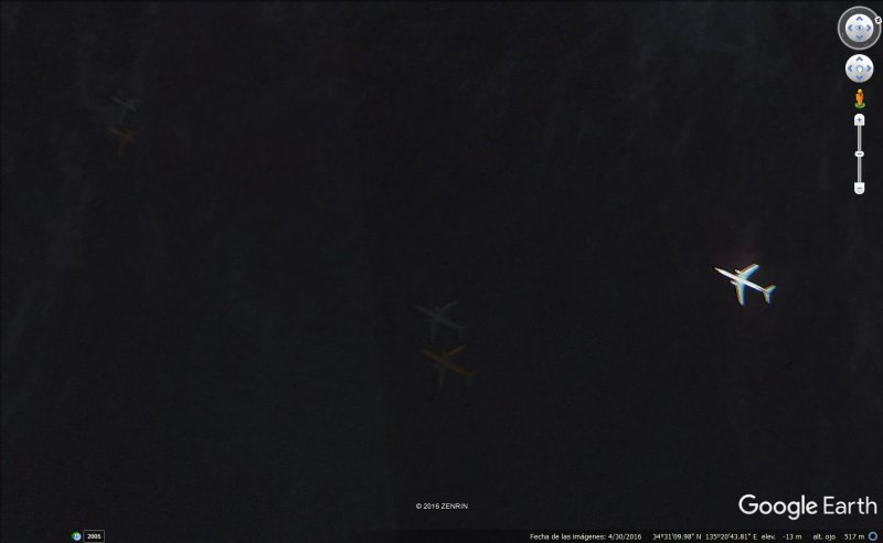 1 avion con 4 sombras en Kansai, Japon 1 - 2 aviones de TAP que parece que van a chocar - Lisboa 🗺️ Foro General de Google Earth