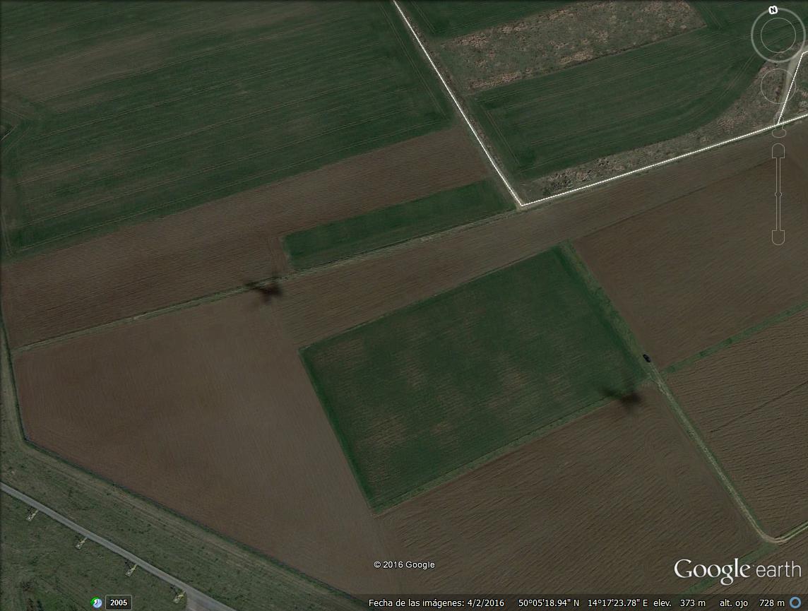 2 sombras de avión, sin avión, Praga 1 - Avion Fantasma en la Bahia de San Diego 🗺️ Foro General de Google Earth