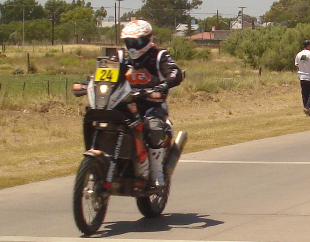 Motos bramando en Picada a mas de 130 por Bahia Blanca 0 - Dakar 2012