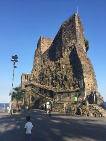 Aci Castello, Catania, Italia 🗺️ Foro Europa 1