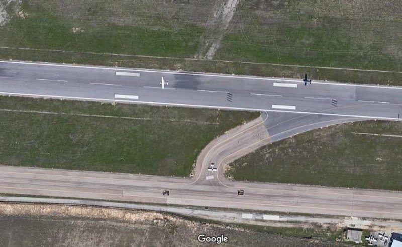 Aeropuerto Cuatro Vientos, Madrid, España 2 - Avioneta, ovejas y pivot - Tasmania 🗺️ Foro General de Google Earth