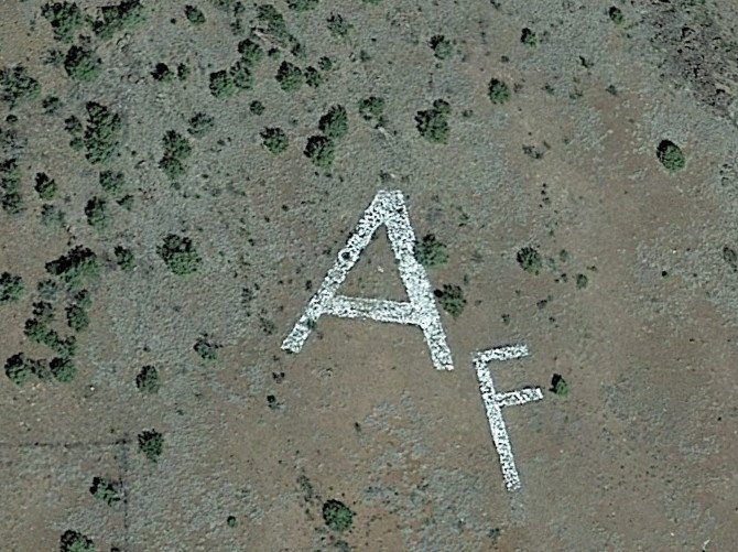 AF -Ash Fork - Arizona 1 - Cartel de Taxi visible desde el espacio 🗺️ Foro General de Google Earth