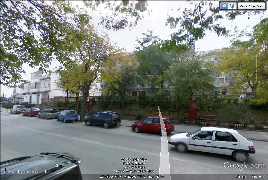 del campo a la ciudad, sin saber como. - Mercedes estrellado en un arbol en Street View 🗺️ Foro General de Google Earth