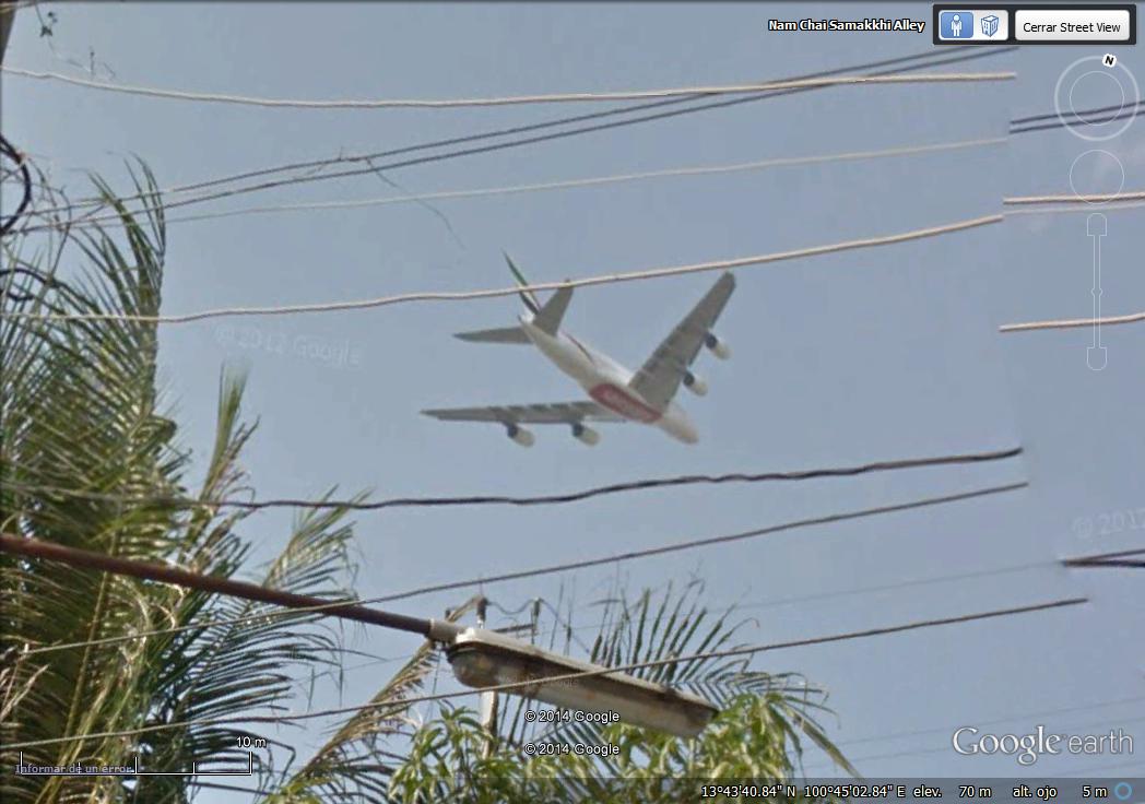 Airbus 380-800 en vuelo sobre Bangkok 1