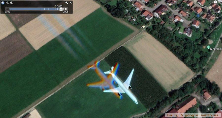 AIRTUS cerca de Biberach an der Riß Airfield, Alemania 1 - AVIONES VOLANDO