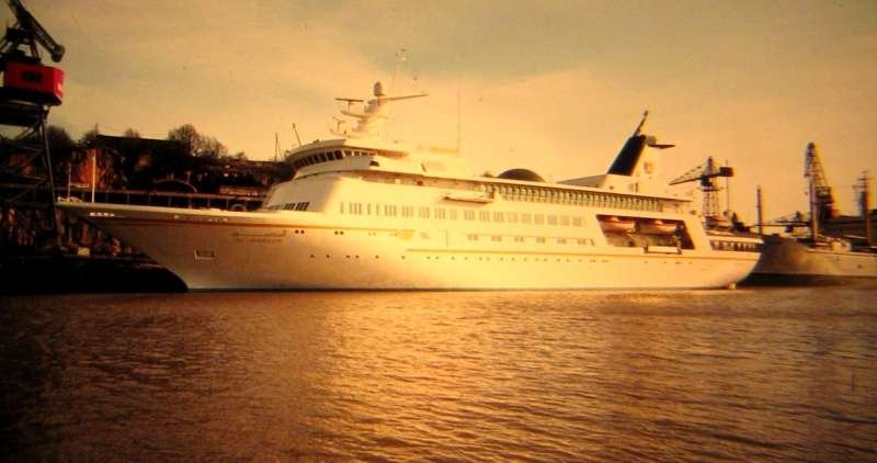 M/S  Al Mansur, el yate de Saddam Hussein 2 - Guidesman encallado en la playa de Klein, Curazao 🗺️ Foro General de Google Earth