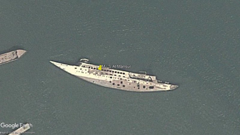 M/S  Al Mansur, el yate de Saddam Hussein 0 - Guidesman encallado en la playa de Klein, Curazao 🗺️ Foro General de Google Earth