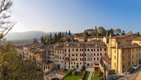 Asolo, Véneto, Italia 🗺️ Foro Europa 2