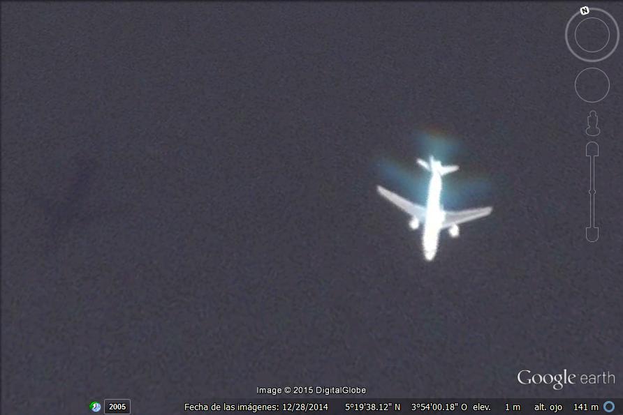 Avion volando sobre Abidjan - Costa de Marfil 1 - Avion con sombra de colores - Moscu 🗺️ Foro General de Google Earth
