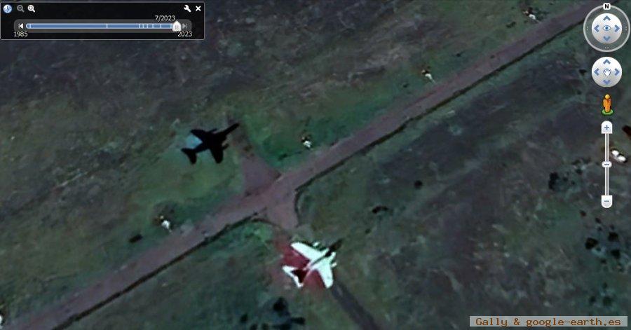 Avión de guerra por aterrizar en Japón 1