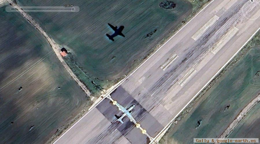 Avión Despegando o Aterrizando en Base Aérea de Getafe 1 - Avión Caza Ruso volando sobre el Volga 🗺️ Foro Belico y Militar