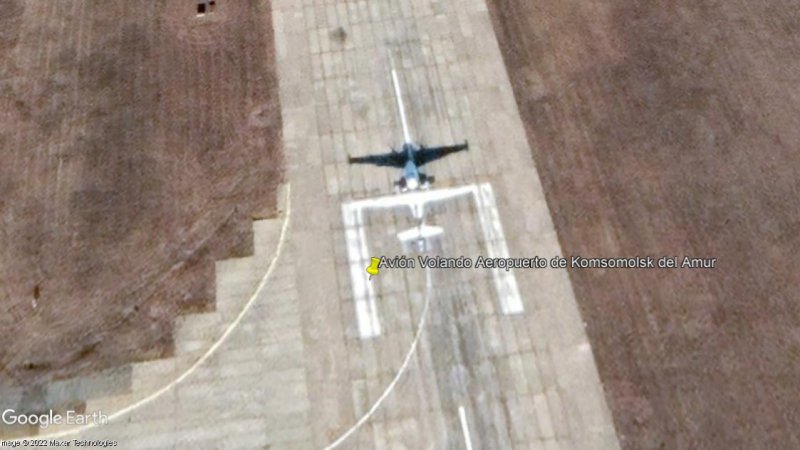 Avión Volando Aeropuerto de Komsomolsk del Amur, Rusia 1