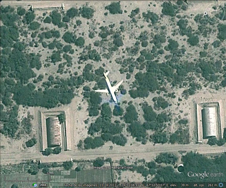 Avion volando sobre bunkeres en Karachi - Pakistan 1 - Avion tomando tierra en Yakarta 🗺️ Foro General de Google Earth