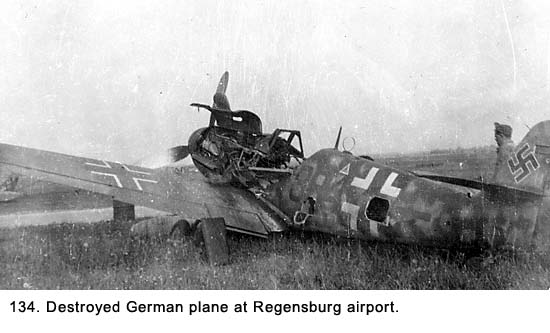 avion aleman destruido en el aerodromo de Regensburg - Grandes Batallas