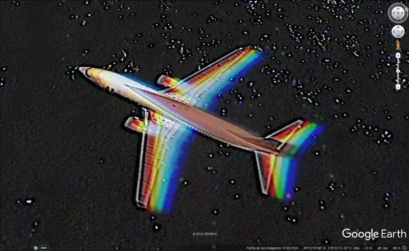 Avion de colores aproximándose al aeropuerto Kansai, Japón 1 - Ayudando a un amigo a alzar el vuelo 🗺️ Foro General de Google Earth