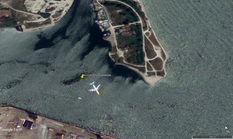 Avion sobrevolando Mangalia, Rumanía 1 - Avion Calcuta con sombra roja 🗺️ Foro General de Google Earth