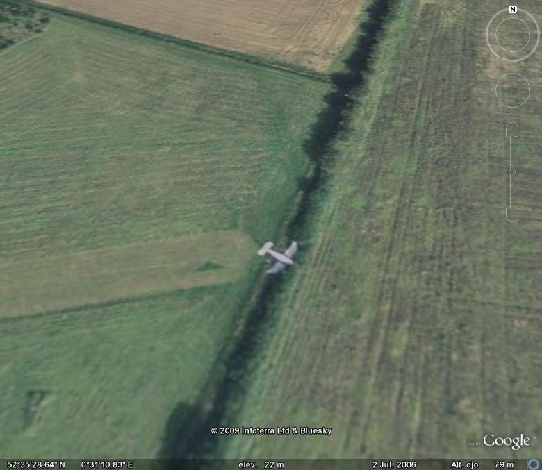 Avion estrellado en un seto - Aviones Accidentados 🗺️ Foro General de Google Earth