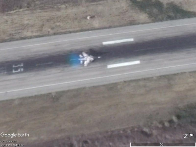 Sukhoi Su-34 aterrizando en Siria 1 - Avion sirio y su sombra 🗺️ Foro Belico y Militar