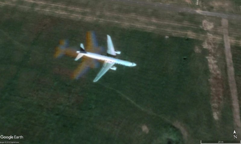 Avión volando cerca de San Petersburgo. 0