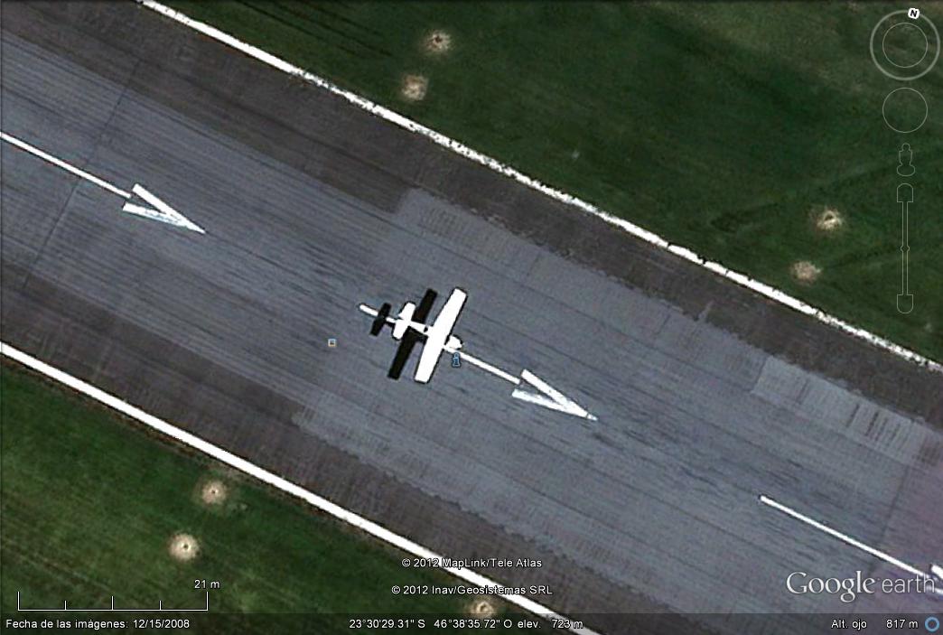 Avioneta aterrizando en el aeropuerto e Marte - Sao Paolo 1