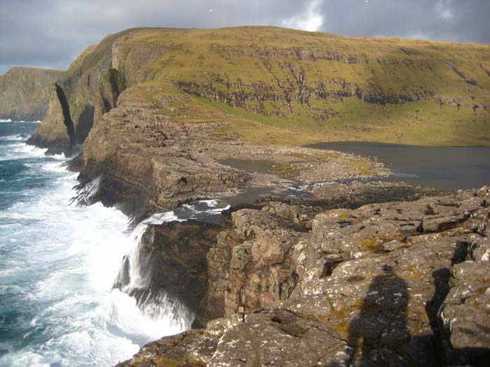 Lago Sørvágsvatn en lo alto del acantilado - Islas Feroe 2