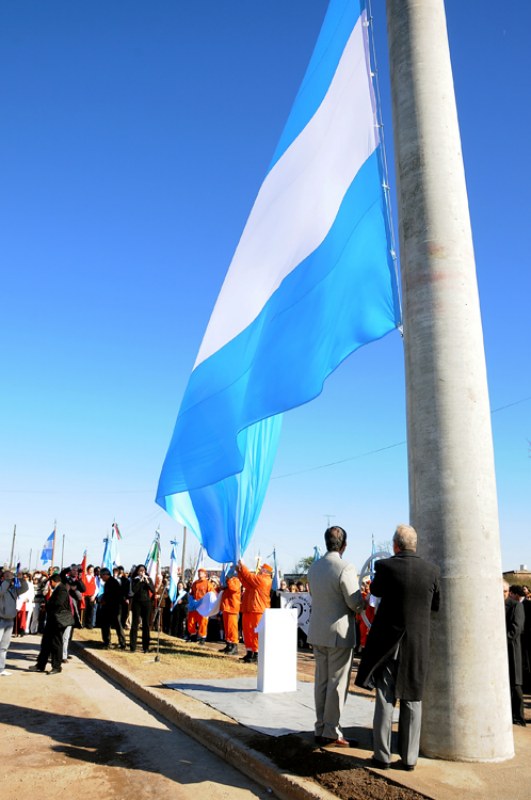 Bandera de la Plaza Colón, detrás de la Casa Rosada, B Aires 2