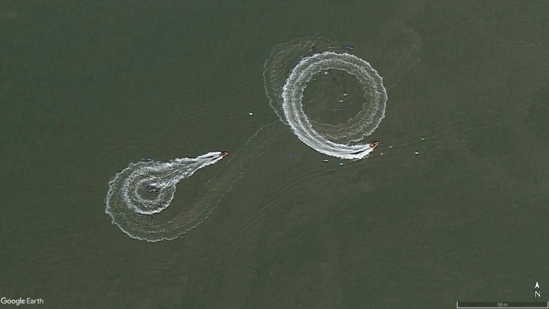 Barcos dando vueltas en Ostende, Holanda 1 - Prueba de coches en una pista para aviones en Alemania 🗺️ Foro Deportes y Aficiones